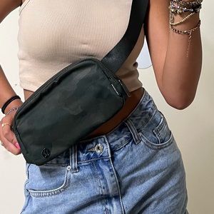 Lululemon everyday belt bag olive camo